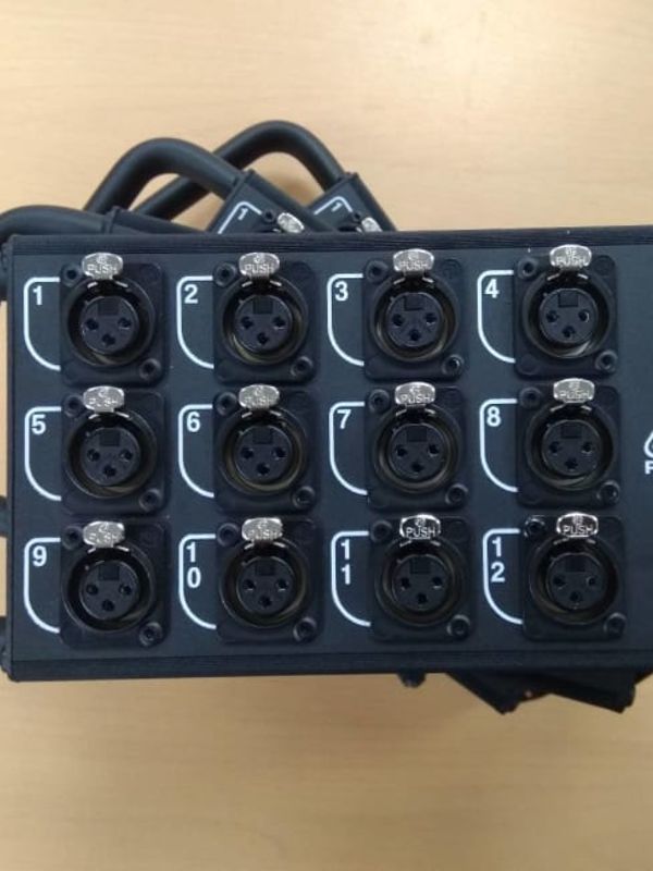 Stagebox med 12xXLRF og LK37M multikonnektor